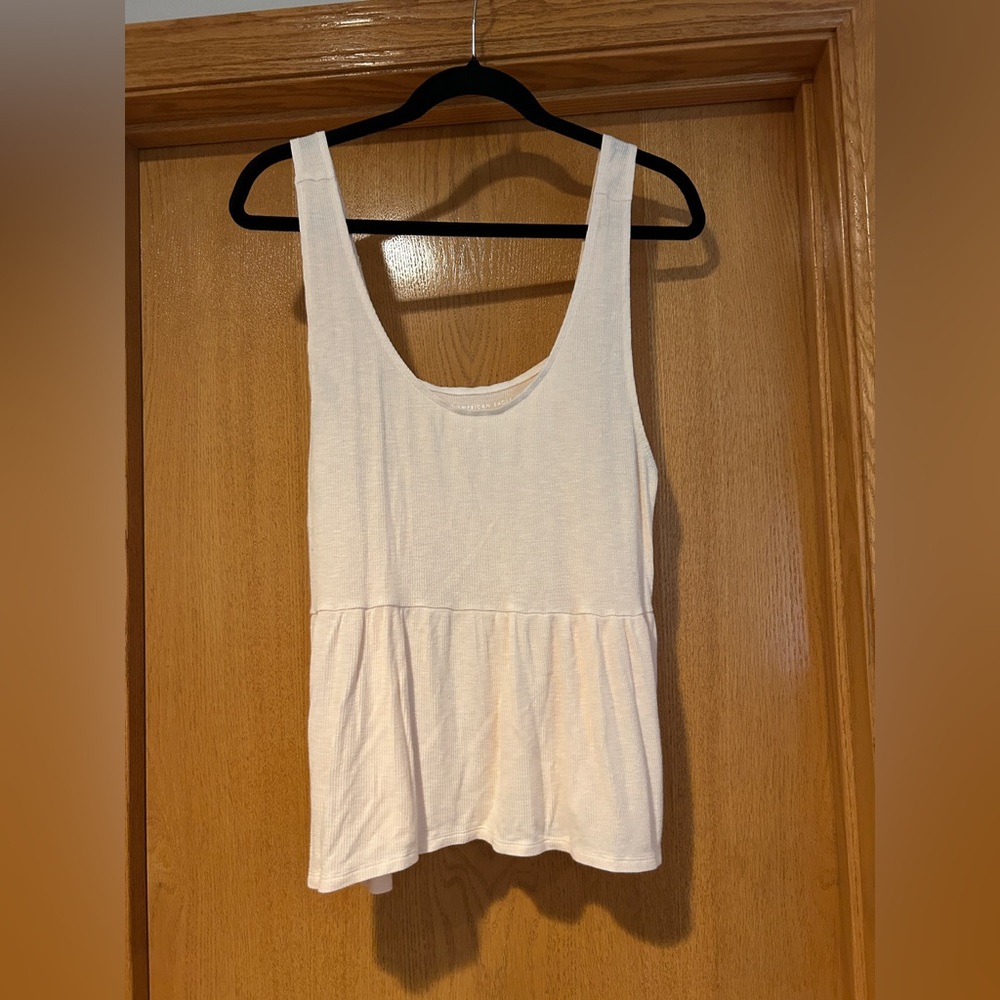 Ladies NWOT size XL.American Eagle Light Cream Ribbed Shirt